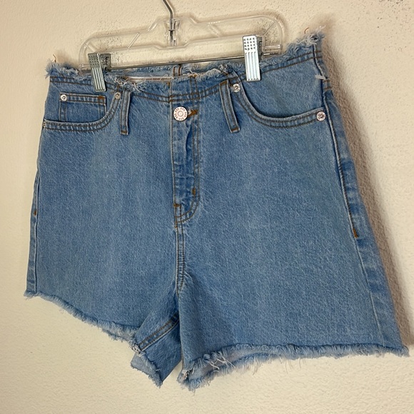 Urban Outfitters BDG Cut Off Jeans Shorts . Size 27 - Picture 3 of 8
